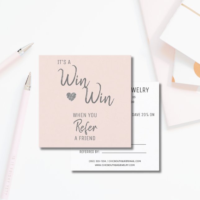 Modern Blush White Win Refer a Friends Empfehlungskarte (Von Creator hochgeladen)