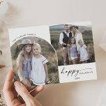 Modern Boho Arch 3 Fotos Happy Holidays Feiertagskarte<br><div class="desc">Diese moderne Boho arch 3 Foto Happy Ferien Card ist der perfekte moderne Urlaubssgruß. Das böhmische Schwarz-Weiß-Design besticht durch eine einzigartige,  industrielle Schrift mit minimalistisch Vintagem Stil. Personalisieren Sie die Karte mit 2 Fotos,  Ihrem Familiennamen und dem Jahr.</div>