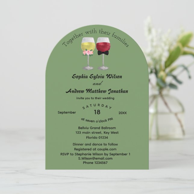 Modern Boho Arch Couple Wine Wedding Einladung (Stehend Vorderseite)