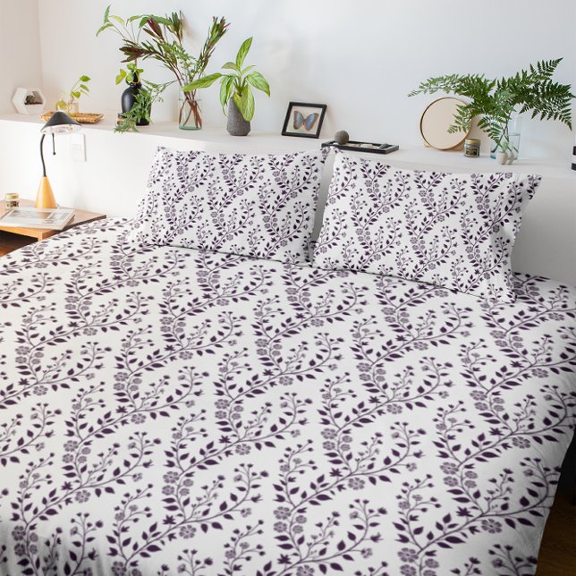 Modern Boho Floral Pattern Plum White Kissenbezug (Von Creator hochgeladen)