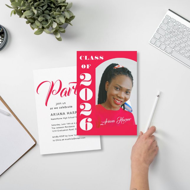 Modern Bold Script Pink Graduation Party Einladung (Von Creator hochgeladen)