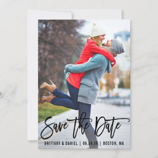 Modern Brush Script Foto Save the Date B Karte (Vorderseite)