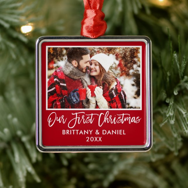 Modern Brush Script Our First Christmas Couple Red Ornament Aus Metall (Baum)