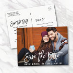 Modern Brush Script Save the Date Foto Postkarte<br><div class="desc">Modernes Pinselskript Save the Date Verlobung Couple Foto Postcard</div>