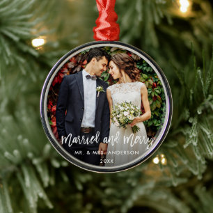 Modern Brush Script Verheiratet & Merry Wedding Ornament Aus Metall