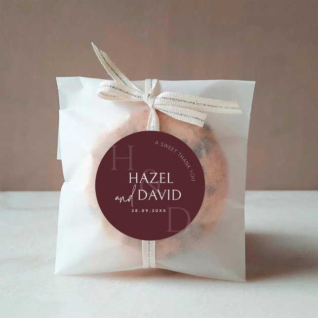 Modern Burgundy Monogram Minimalist Wedding Runder Aufkleber (Von Creator hochgeladen)