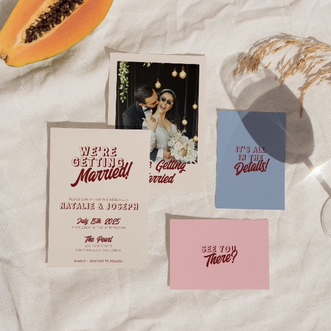 Modern Burgundy Retro Bold Funky Unique Wedding Einladung (Von Creator hochgeladen)