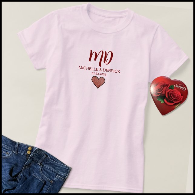 Modern Cherry Red Monogram Husband & Wife Name T-Shirt (Von Creator hochgeladen)