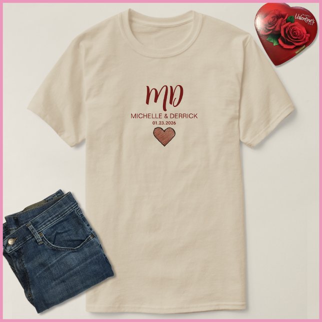Modern Cherry Red Monogram Husband & Wife Name T-Shirt (Von Creator hochgeladen)