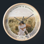 Modern Chic Couple Wedding Anniversary Photo Uhr<br><div class="desc">Modern Chic Couple Wedding Anniversary Photo Large Clock</div>