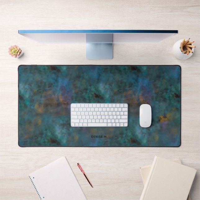 Modern Chic Dark Green Blue Tie Dye Name Custom Schreibtischunterlage (Büro 1)