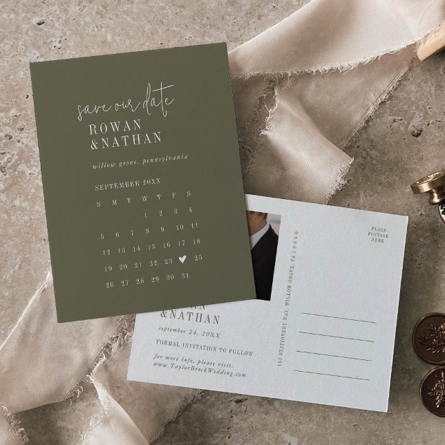 Modern Chic Olive Green Calendar Save the Date Einladungspostkarte (Von Creator hochgeladen)