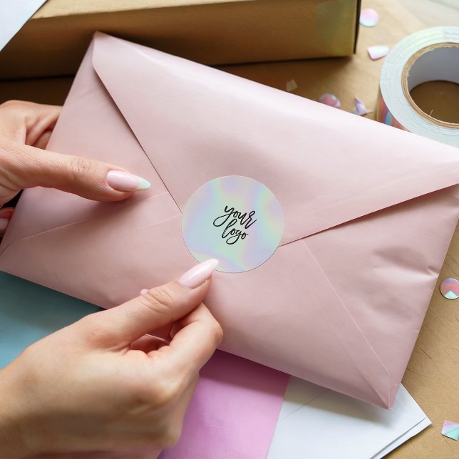 Modern-chic, pastellfarbenes Logo für Regenbogen Runder Aufkleber (Modern chic holographic pastel rainbow brand logo)