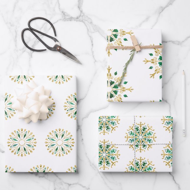 Modern Christmas Gold Green Snowflake Geschenkpapier Set (Vorderseite)
