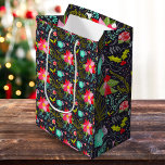 Modern Christmas Poinsettia Muster Mittlere Geschenktüte<br><div class="desc">Ein skurriles Weihnachtsmuster mit Grün rund um eine zentrale Poinsettia würde diejenigen,  die festliche Dekorationen mit einer Touch von traditionellem Charme genießen,  wahrscheinlich ansprechen. Dieses Muster eignet sich perfekt für Gäste,  die die klassischen Elemente der Feriendekoration wie die hellroten Poinsettias,  die durch üppiges Grün ergänzt werden,  zu schätzen wissen.</div>