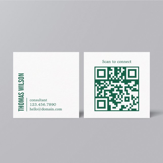Modern Clean Bold Green White Consultant QR code Quadratische Visitenkarte (Von Creator hochgeladen)