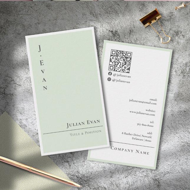 Modern Clean Chic Sage Green Scannable QR Code Visitenkarte (Modern Clean Chic Sage Green Scannable QR Code Business Card)