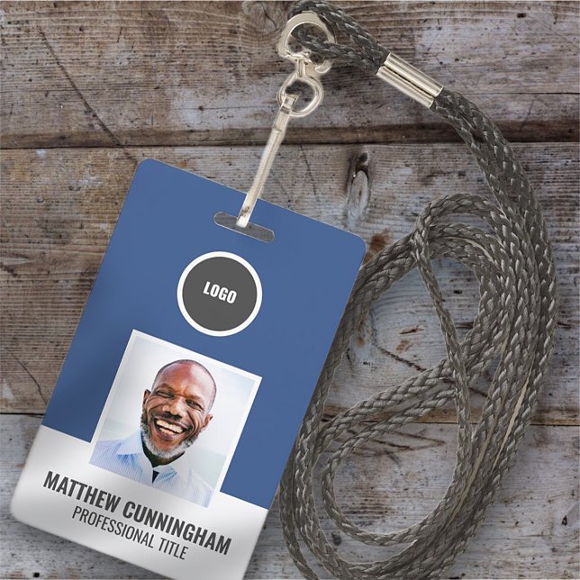 Modern Color Round Logo Employee Name Barcode Ausweis (Von Creator hochgeladen)