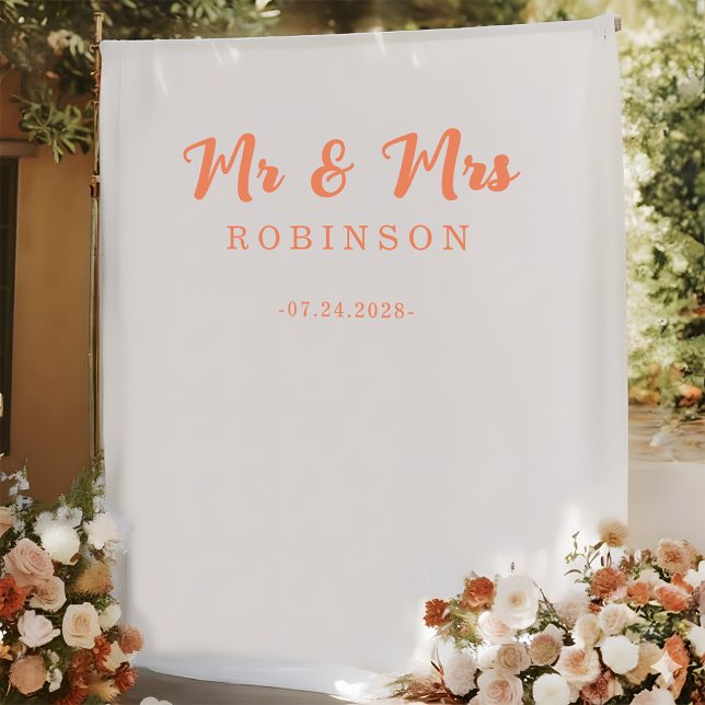 Modern Coral Orange Mr and Mrs Wedding Backdrop Wandteppich (Von Creator hochgeladen)