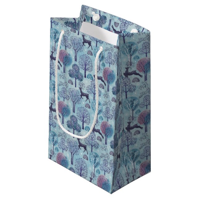 Modern Deer Forest Blue and Purple Holiday Kleine Geschenktüte (Vorderseite Schrägansicht)