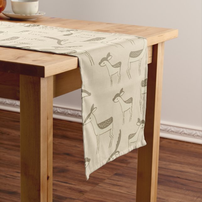 Modern Deer Illustration Beige Pattern Kurzer Tischläufer (Beispiel)