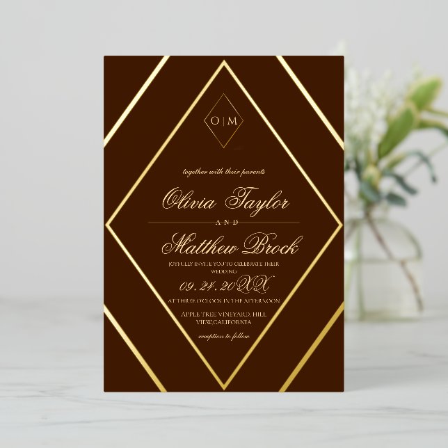 Modern Diamond Chocolate Brown Gold Wedding Folieneinladung (Stehend vorne)