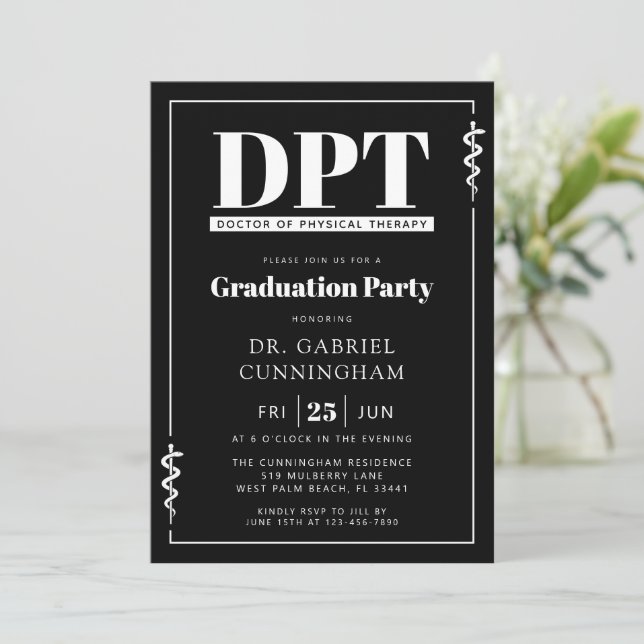 Modern DPT Doctor of Physical Therapy Graduation Einladung (Stehend Vorderseite)