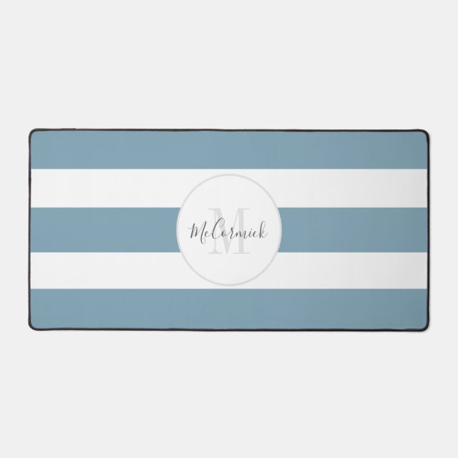 Modern Dusty Blue Chic Script Monogram Name Schreibtischunterlage (Vorderseite)