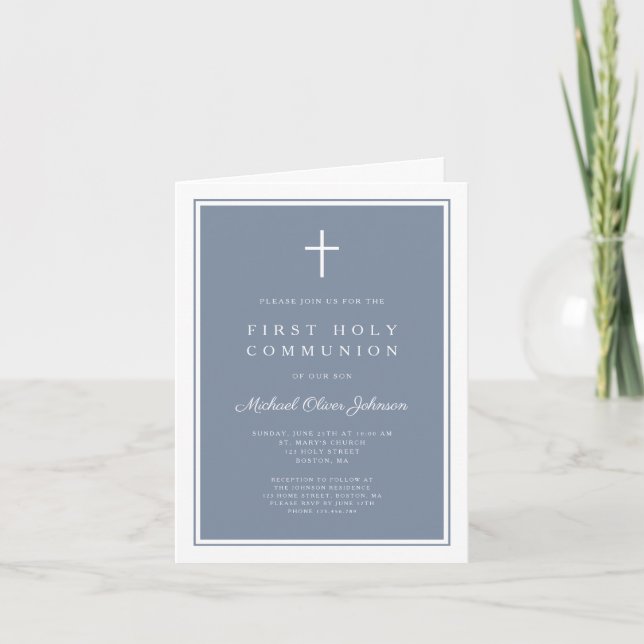 Modern Dusty Blue Cross Boy First Holy Communion Einladung (Vorderseite)