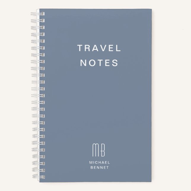 Modern Dusty Blue Monogram Travel Notizbuch (Vorderseite)