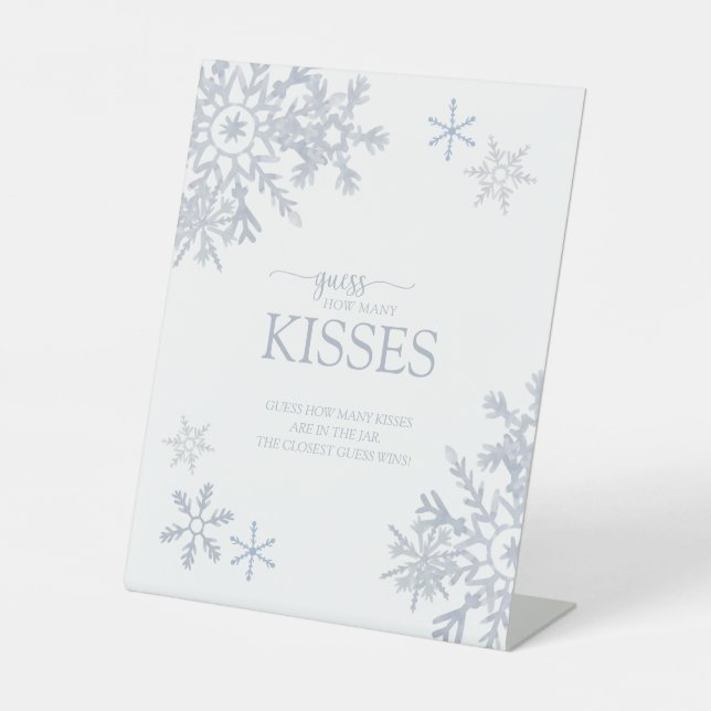 Modern Dusty Blue Snowflake Winter Wie viele Küsse Sockelschild (Vorderseite)