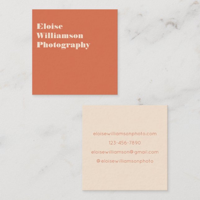 Modern Earthy Terracotta Orange Beruflich Bold Quadratische Visitenkarte (Vorne/Hinten)