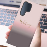 Modern, einfach rosa, Lila und goldfarben Samsung Galaxy Hülle<br><div class="desc">Mit diesem rosa,  lila und grau gestuften modernen Design fügt sich dieses stilvolle Look in Ihr Handy ein. Dieses Handy verfügt über ein personalisiertes Goldmonogramm. Schick,  hübsch und raffiniert.</div>