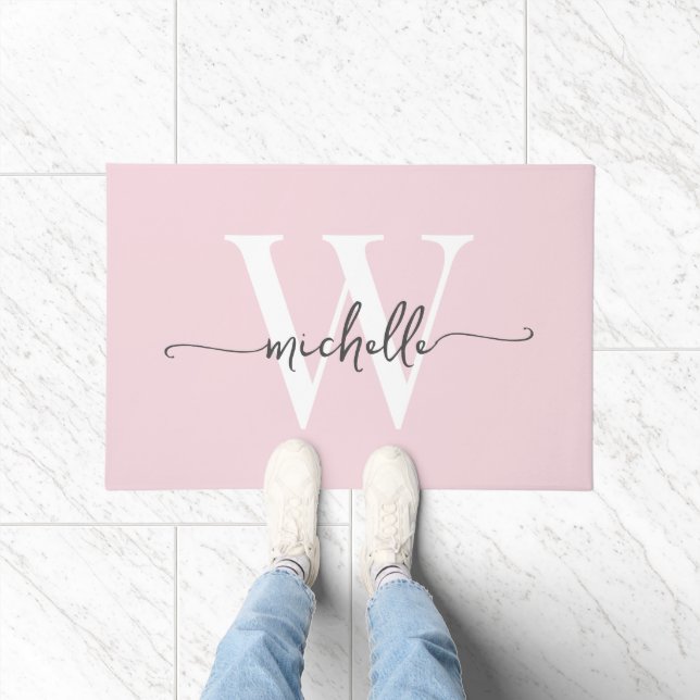 Modern Elegant Blush Pink Monogram Name Script Fußmatte (Indoor)