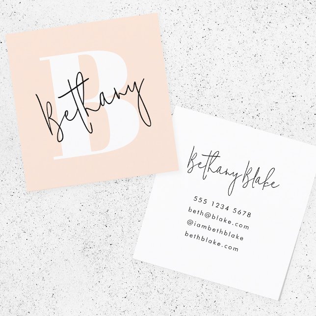 Modern Elegant Blush Pink Monogram Quadratische Visitenkarte (Von Creator hochgeladen)