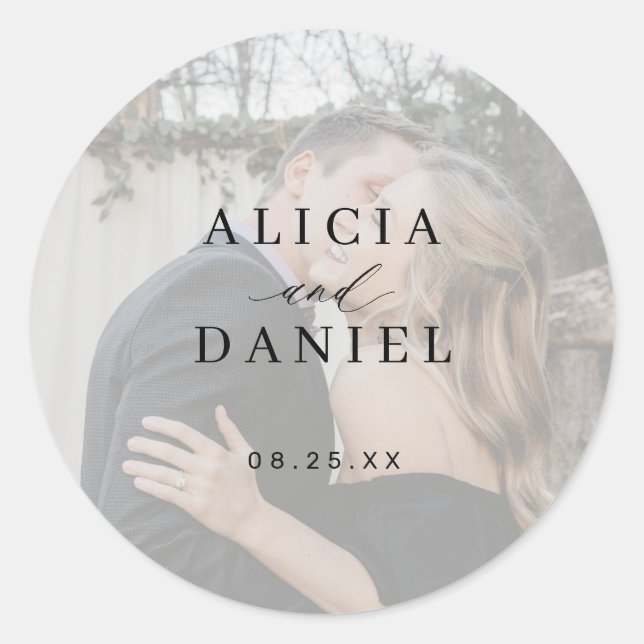 Modern elegant bride groom name date photo wedding runder aufkleber (Vorderseite)