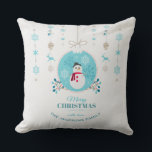 Modern Elegant Merry Christmas Snowman Kissen<br><div class="desc">"Deck the halls with this Merry Christmas Throw Kissen - ein festlicher Akzent, der Ihrem Urlaubsdekor Wärme und Freude verleiht! Dieses köstliche Kissen besticht durch ein charmantes Design, das den Geist der Saison einfängt, mit lebendigen Farben und einer Touch von Urlaubsmagie. Personalisieren Sie es mit Ihrem Familiennamen oder einer speziellen...</div>