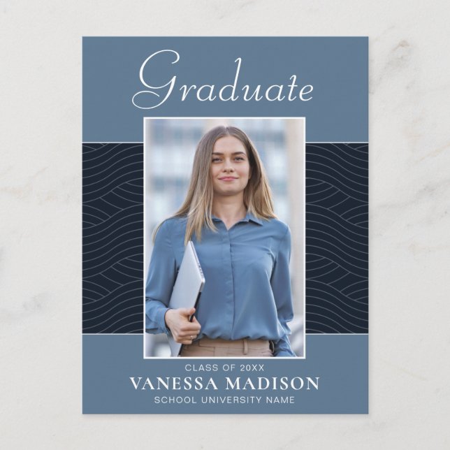 Modern | Elegantes Script Dusty Blue 1 Foto Grad Postkarte (Vorderseite)