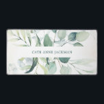 Modern Eukalyptus Greenery Elegant Rustikal Schreibtischunterlage<br><div class="desc">Elegante Schreibtischmatte im rustikalen Stil mit einem schlichten Design mit Ihrem Namen in einem oberen und unteren Rand von Eukalyptus-Blätter und Grünflächen.</div>