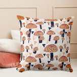 Modern Fall Mushroom Muster Zeichnend Orange Fall Kissen<br><div class="desc">Modernes Mushroom-Muster Zeichnend Orange Fall Throw Kissen. Moderne digitale Hand zeichnend von schönen Fliegenpilzen in Orange und Schwarz.</div>