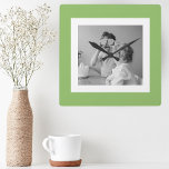 Modern  Family Photo Green Simple Lovely Gift Quadratische Wanduhr<br><div class="desc">Modern  Family Photo Green Simple Lovely Gift</div>