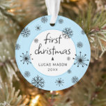Modern First Christmas Foto Baby Ornament<br><div class="desc">Baby's First Christmas Urlaub Baby Blue Ornament Design. Schneeflockenmuster mit Platz für Babyname,  Jahr und Ihr Lieblings-Foto auf der Rückseite. Wahrer Sake für Familie und Freunde!</div>