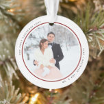 Modern First Christmas Mr. und Mrs. 2 Fotos Acryli Ornament<br><div class="desc">Einfach und modern mit zwei Ihrer Lieblings-Foto als Mr. und Mrs. zuerst mit bordeauxroten Rahmen Weihnachtsacryl-Ornament.</div>