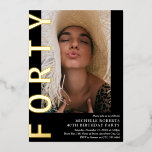 Modern FORTY Foto 40. Geburtstag Party Einladung<br><div class="desc">Fügen Sie diesem beliebten Design ein bisschen Luxus hinzu, indem Sie goldene Folienschrift hinzufügen. Moderne 40. Geburtstagsfeier - Design mit einem schwarzen Hintergrund, der in jede beliebige Farbe verändert werden kann, einem Porträtfoto, dem Text "FORTY" in fett gedruckter, echter Goldfolie und einer eleganten Geburtstagsvorlage, die leicht personalisiert werden kann. Stilvoll,...</div>