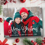 Modern Fun Calligraphy Couple Foto Weihnachten Postkarte<br><div class="desc">Moderne Fun Calligraphie Script Frohe Weihnachts Couple Foto Postkarte</div>