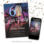 Modern Fun Custom Foto Luau Party 60. Geburtstag Einladung<br><div class="desc">Modern Fun Custom Foto Luau Party 60. Geburtstag Einladung. Mit unserem Meilenstein-Geburtstagsdesign bringen Sie sich in einen Abend tropischer Eleganz. Set vor einer modernen Kulisse, diese elegante Einladung vereint das Wesentliche eines atemberaubenden Sonnenuntergangs über einem tropischen Paradies und lädt die Gäste zu einem Luau-Party ein. Das Design verbindet die moderne...</div>