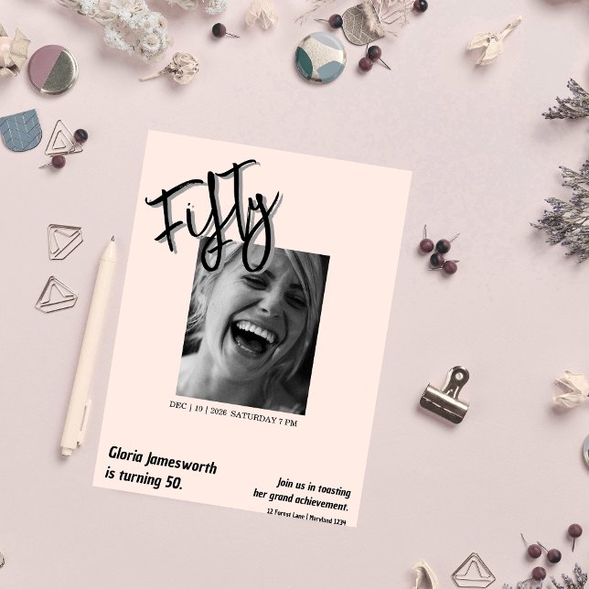 Modern Funny Light Pink Photo 50th Birthday  Einladung (Von Creator hochgeladen)