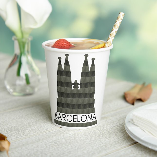 Modern Geometric Sagrada Familia Barcelona Skyline Pappbecher (Von Creator hochgeladen)