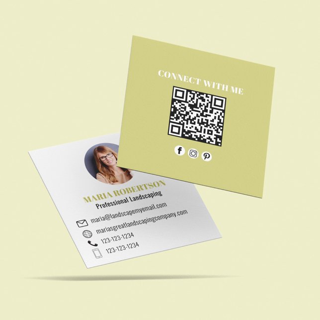 Modern Gold Beruflich QR Code Social Media Quadratische Visitenkarte (Minimalist modern simple gold square business card.)