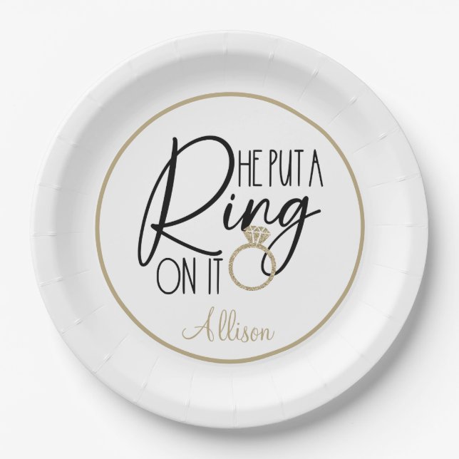 Modern Gold Black Name Er setzte einen Ring darauf Pappteller (Vorderseite)